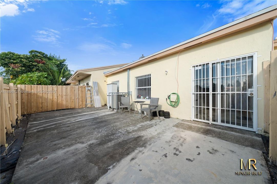 Active With Contract: $350,000 (3 beds, 2 baths, 1160 Square Feet)