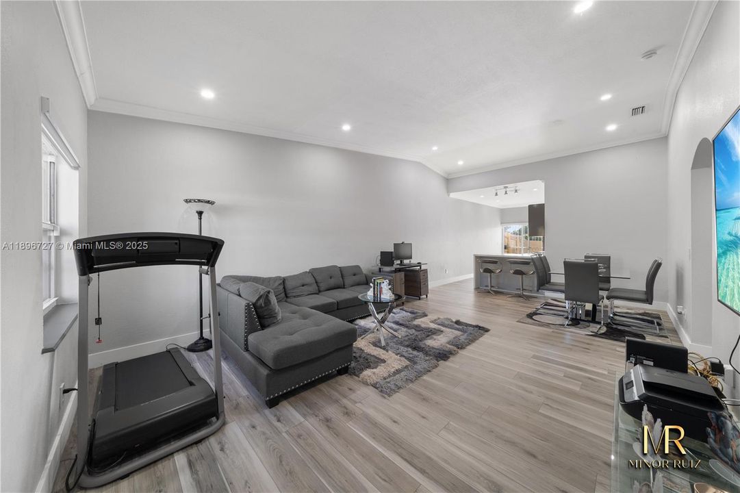 Active With Contract: $350,000 (3 beds, 2 baths, 1160 Square Feet)