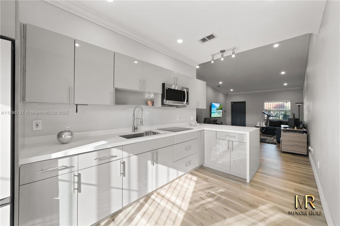 Active With Contract: $350,000 (3 beds, 2 baths, 1160 Square Feet)