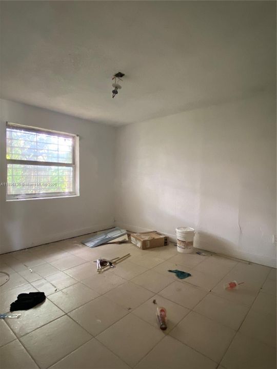 For Sale: $300,000 (2 beds, 2 baths, 1080 Square Feet)