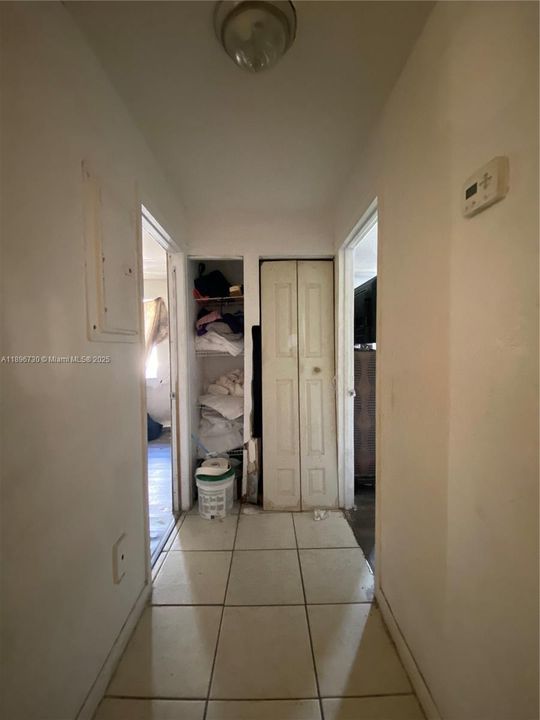 For Sale: $300,000 (2 beds, 2 baths, 1080 Square Feet)