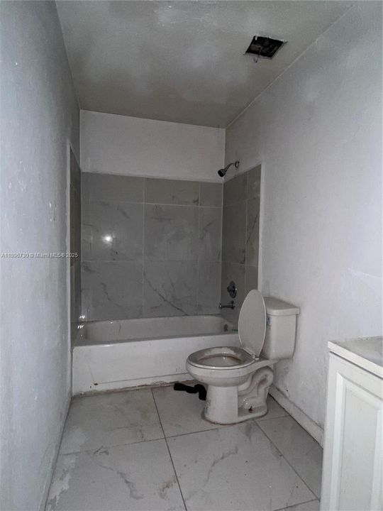 For Sale: $300,000 (2 beds, 2 baths, 1080 Square Feet)