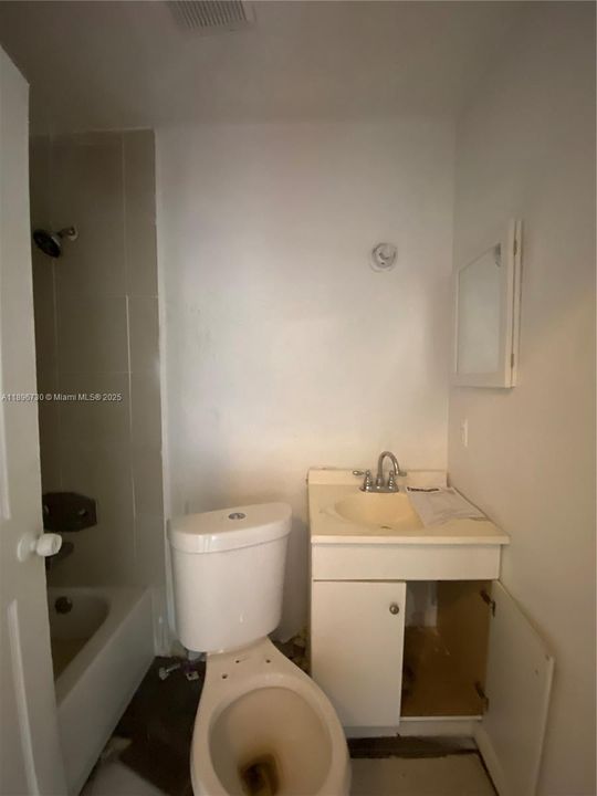 For Sale: $300,000 (2 beds, 2 baths, 1080 Square Feet)