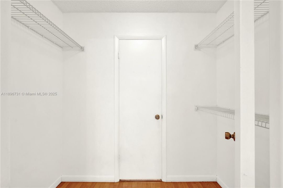 Под контрактом: $315,000 (2 спален, 2 ванн, 1310 Квадратных фут)