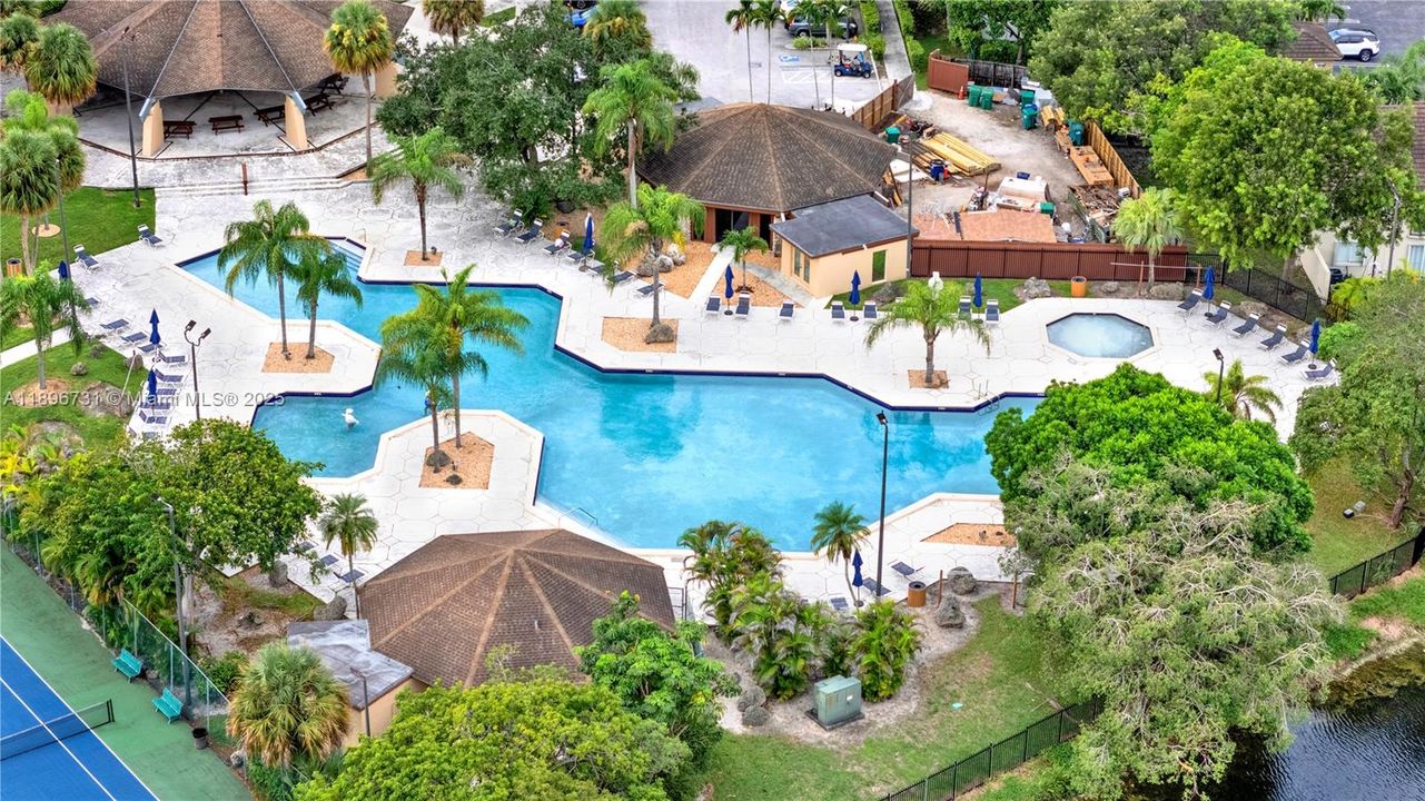 Под контрактом: $315,000 (2 спален, 2 ванн, 1310 Квадратных фут)