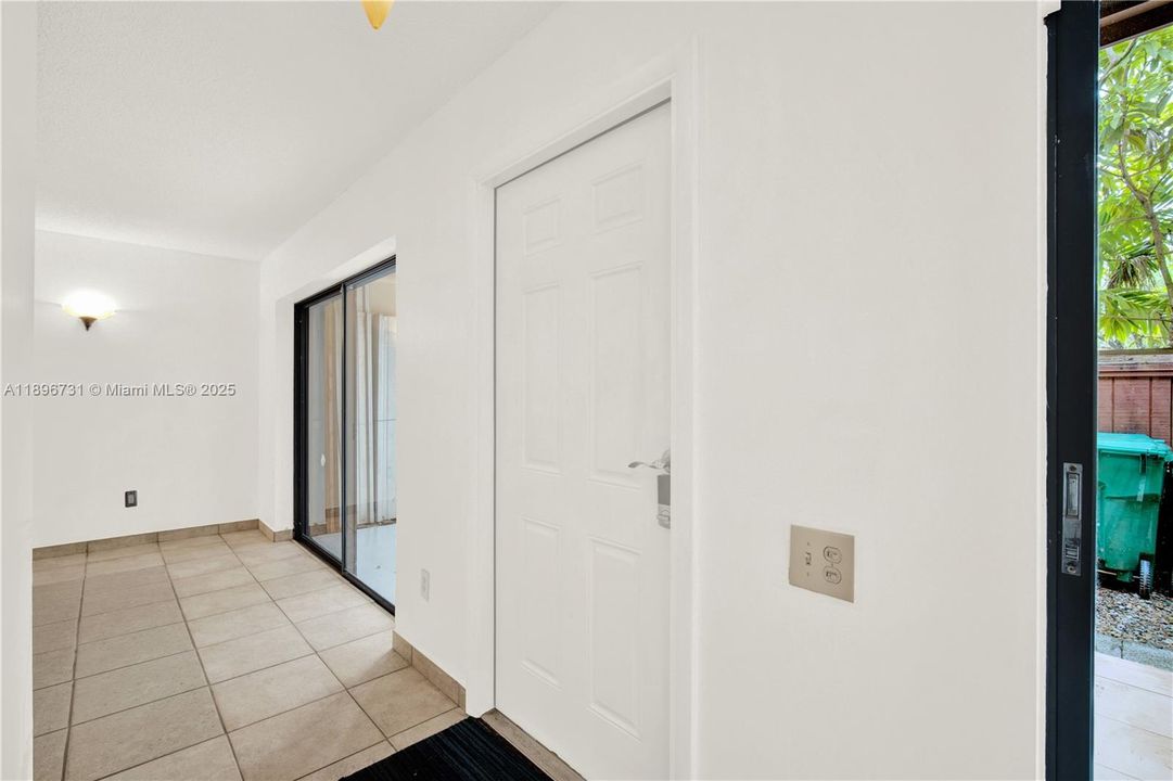 Под контрактом: $315,000 (2 спален, 2 ванн, 1310 Квадратных фут)