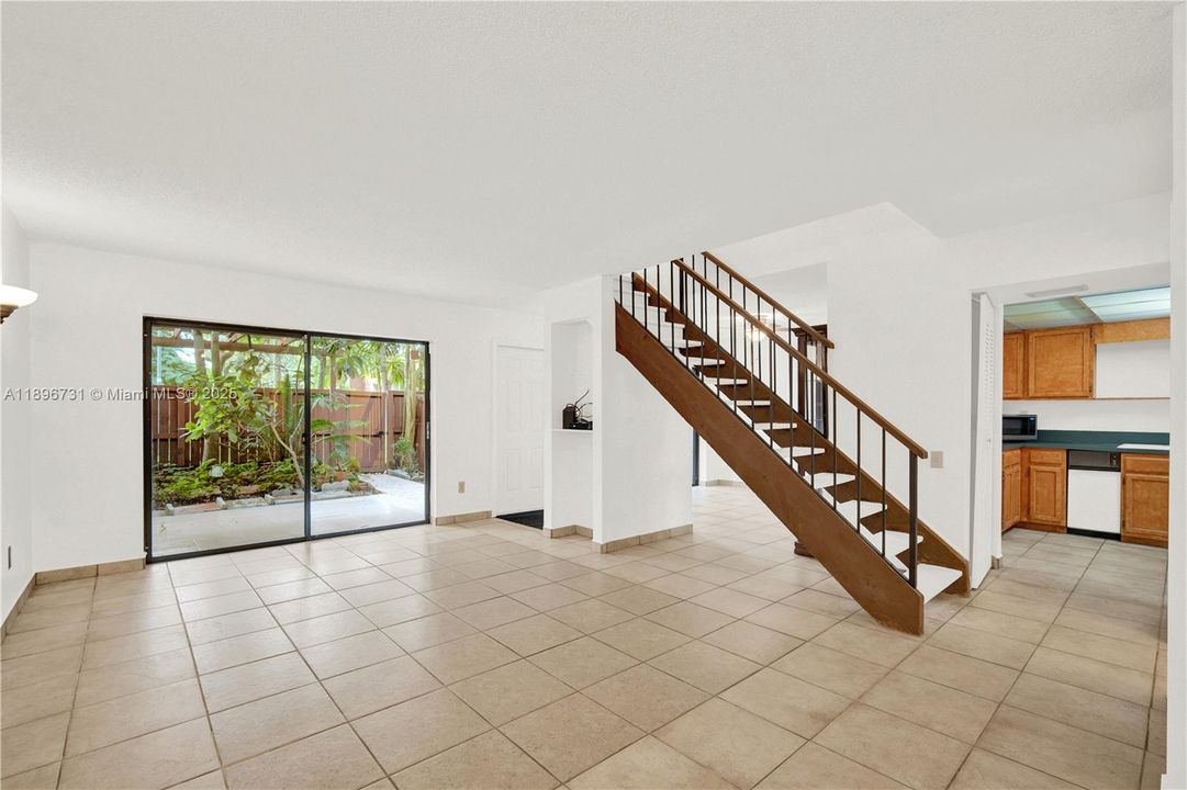 Под контрактом: $315,000 (2 спален, 2 ванн, 1310 Квадратных фут)