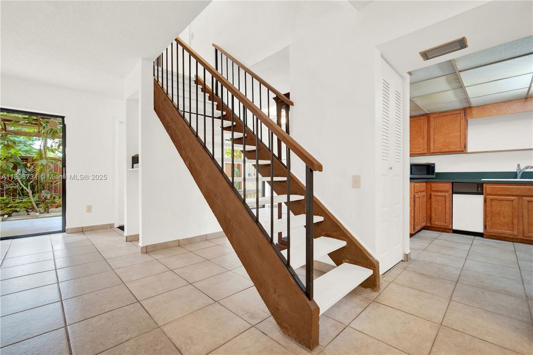 Под контрактом: $315,000 (2 спален, 2 ванн, 1310 Квадратных фут)