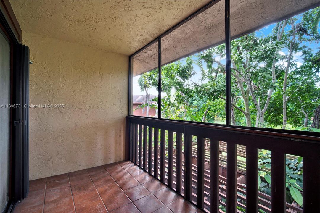 Под контрактом: $315,000 (2 спален, 2 ванн, 1310 Квадратных фут)