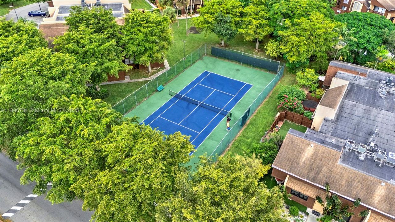 Под контрактом: $315,000 (2 спален, 2 ванн, 1310 Квадратных фут)