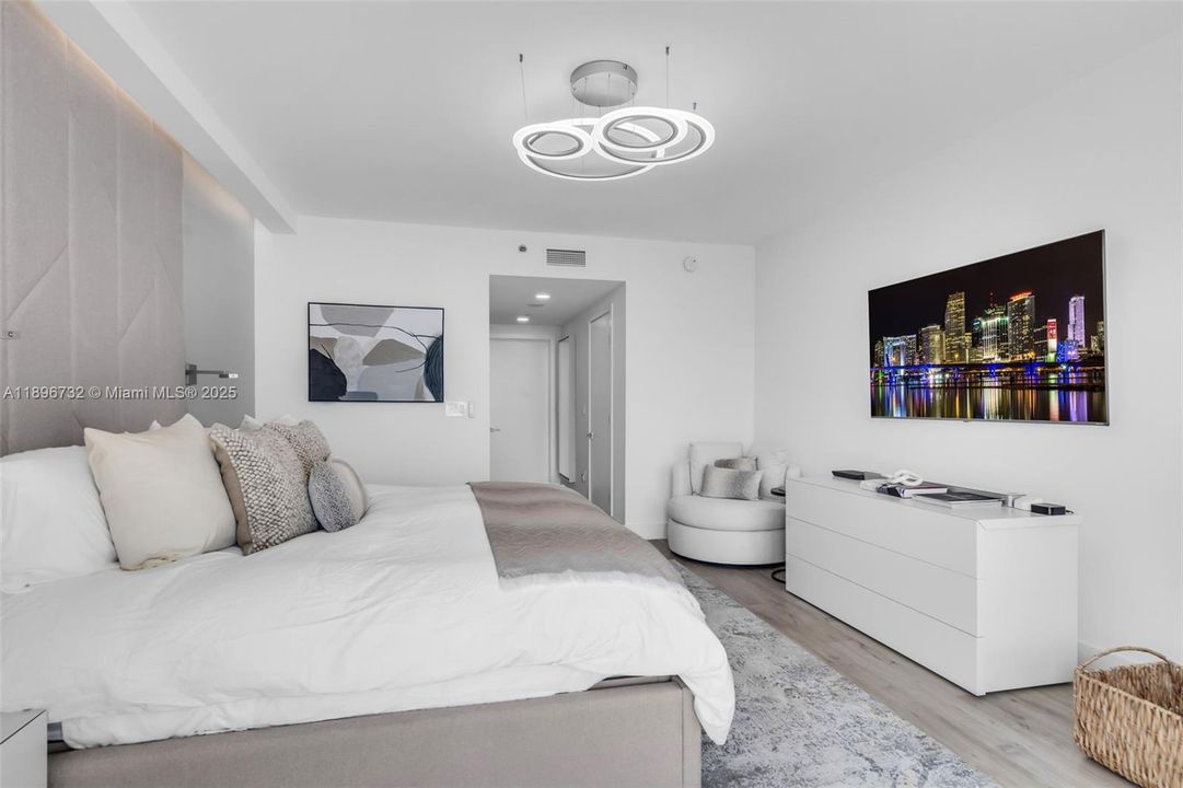 Recently Sold: $4,500,000 (3 beds, 3 baths, 2510 Square Feet)