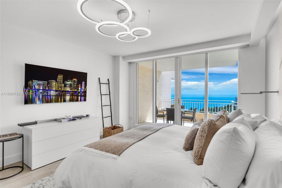 Recently Sold: $4,500,000 (3 beds, 3 baths, 2510 Square Feet)