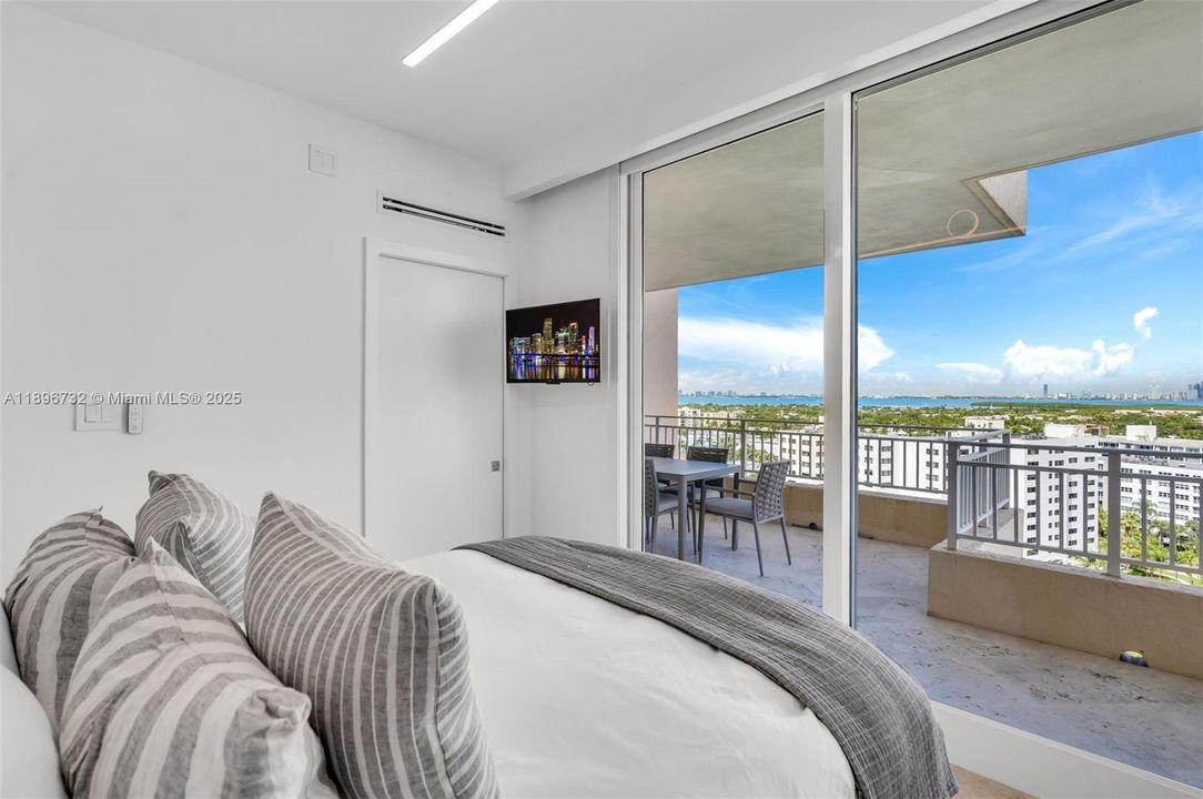 Recently Sold: $4,500,000 (3 beds, 3 baths, 2510 Square Feet)