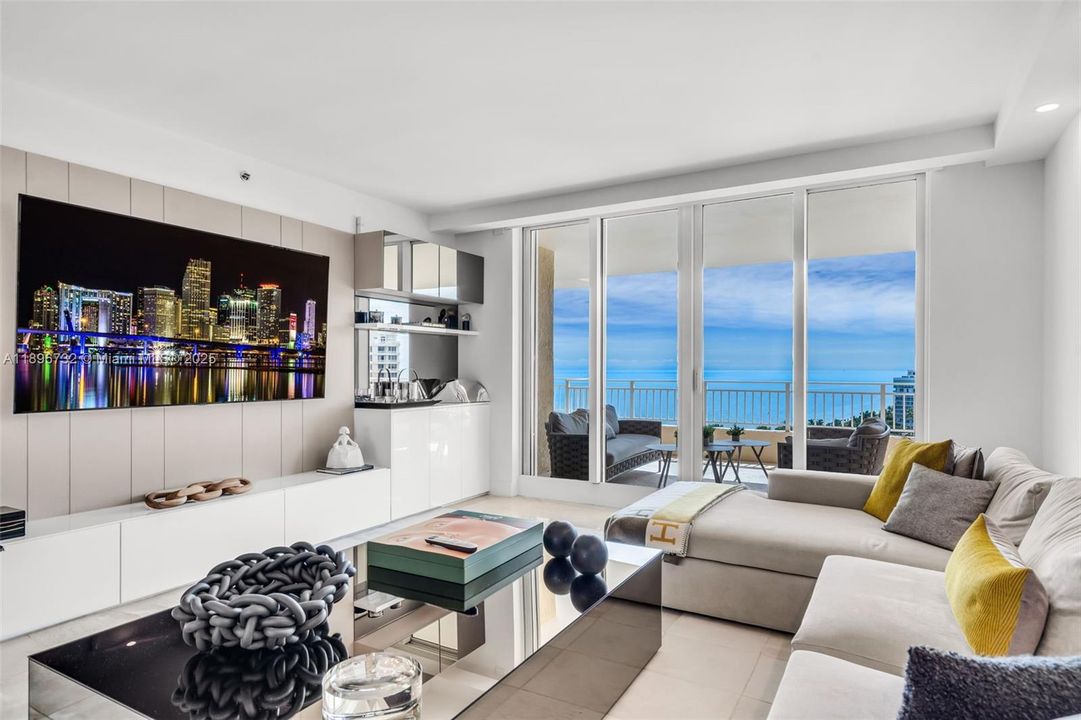 Recently Sold: $4,500,000 (3 beds, 3 baths, 2510 Square Feet)