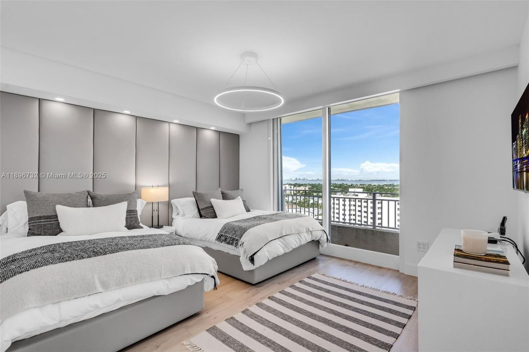 Recently Sold: $4,500,000 (3 beds, 3 baths, 2510 Square Feet)