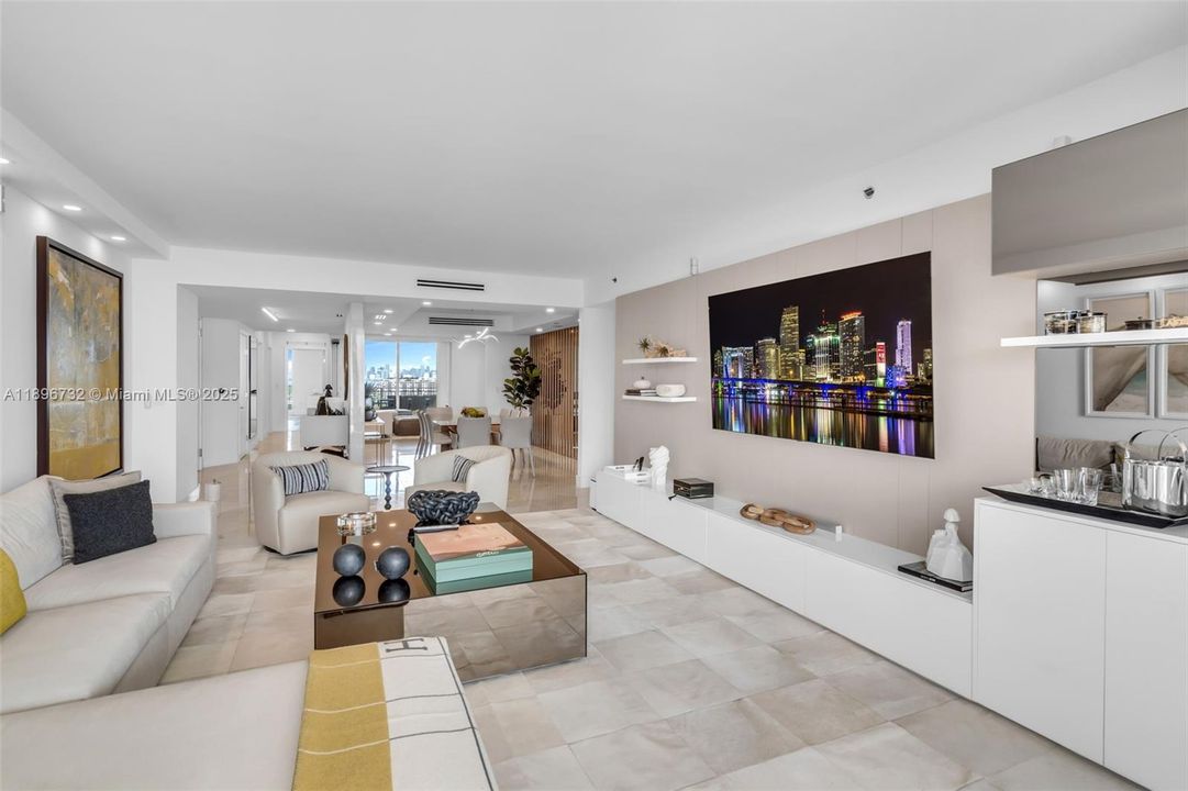 Recently Sold: $4,500,000 (3 beds, 3 baths, 2510 Square Feet)