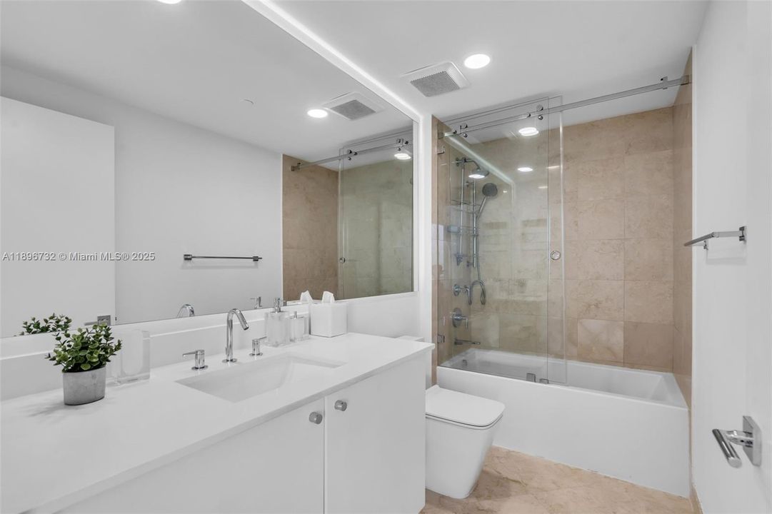 Recently Sold: $4,500,000 (3 beds, 3 baths, 2510 Square Feet)