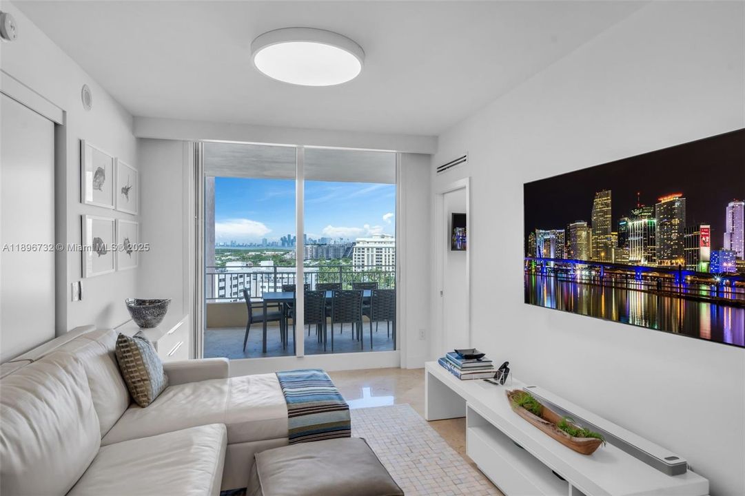 Recently Sold: $4,500,000 (3 beds, 3 baths, 2510 Square Feet)