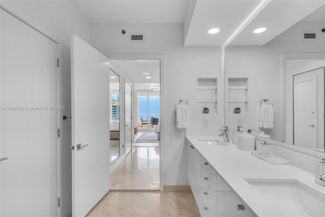 Recently Sold: $4,500,000 (3 beds, 3 baths, 2510 Square Feet)