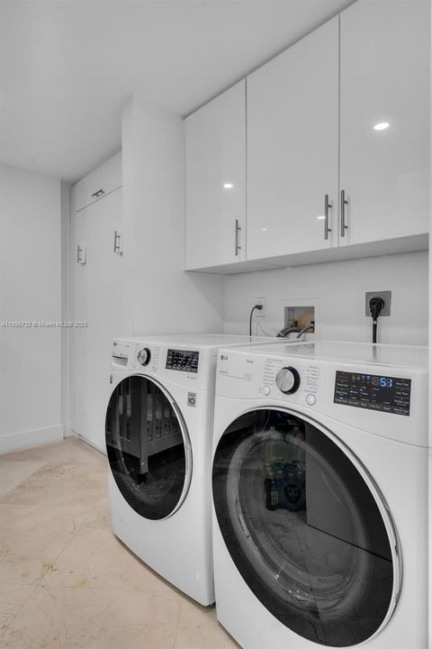 Recently Sold: $4,500,000 (3 beds, 3 baths, 2510 Square Feet)