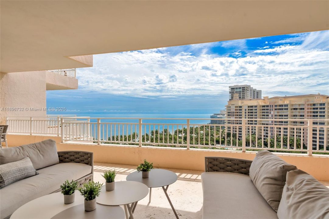 Recently Sold: $4,500,000 (3 beds, 3 baths, 2510 Square Feet)