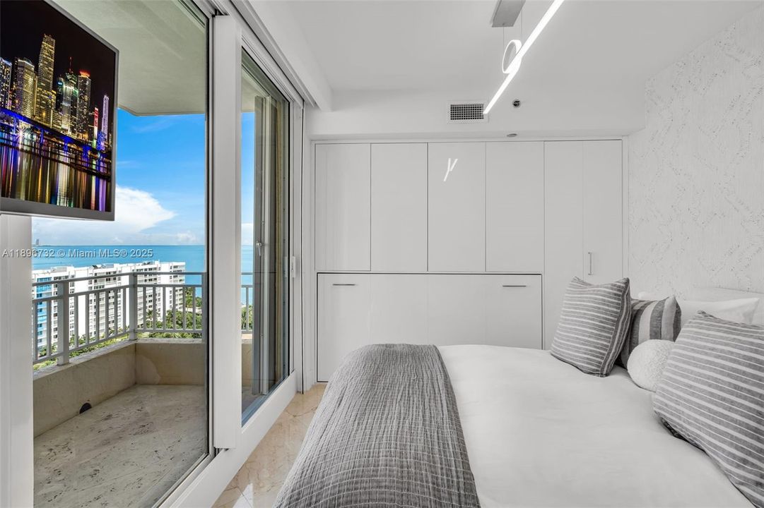 Recently Sold: $4,500,000 (3 beds, 3 baths, 2510 Square Feet)