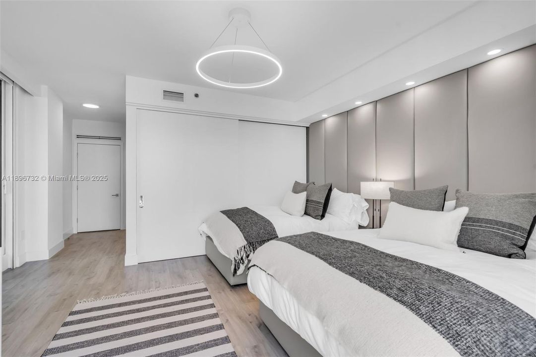 Recently Sold: $4,500,000 (3 beds, 3 baths, 2510 Square Feet)