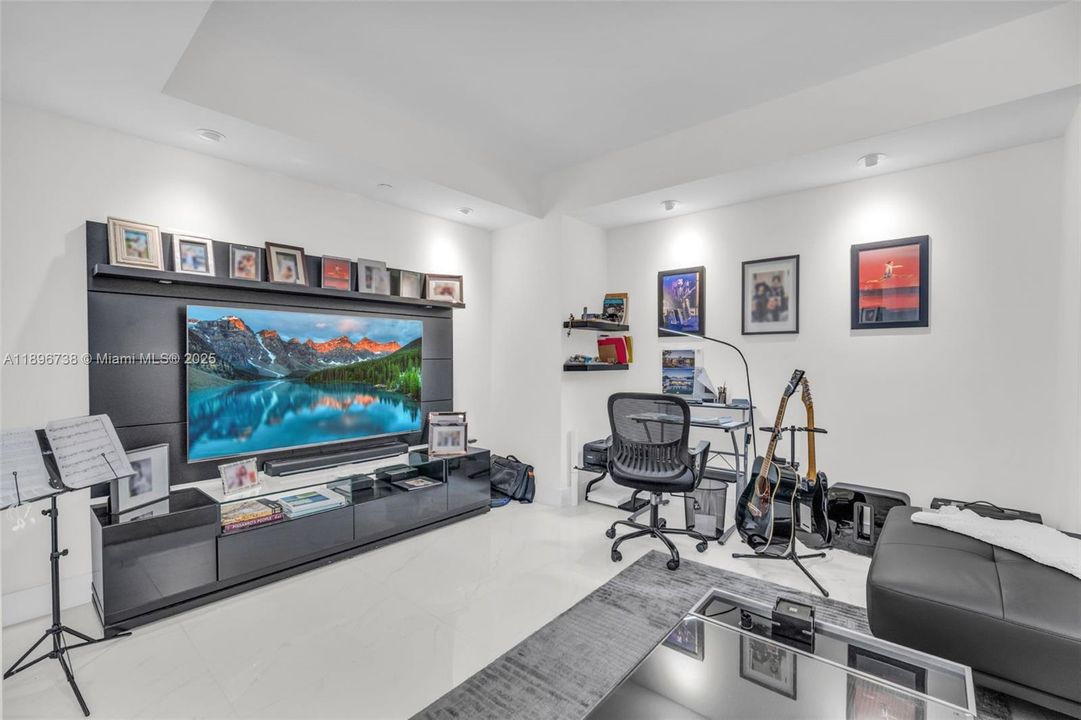 For Sale: $2,400,000 (3 beds, 3 baths, 3264 Square Feet)