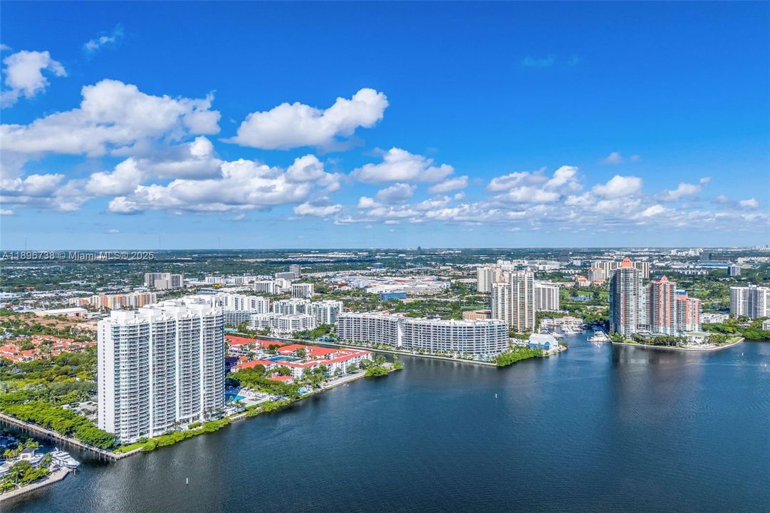 For Sale: $2,400,000 (3 beds, 3 baths, 3264 Square Feet)