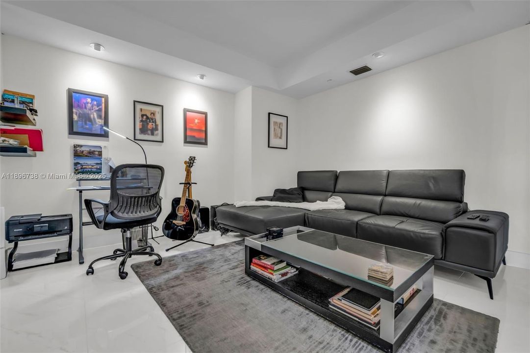 For Sale: $2,400,000 (3 beds, 3 baths, 3264 Square Feet)