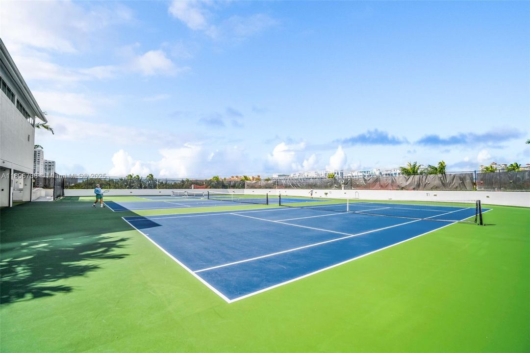 For Sale: $2,400,000 (3 beds, 3 baths, 3264 Square Feet)