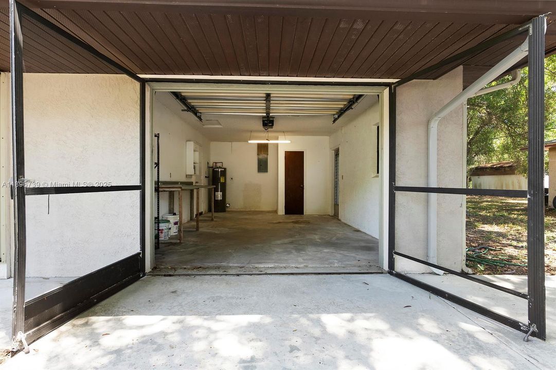 For Sale: $330,000 (2 beds, 1 baths, 864 Square Feet)