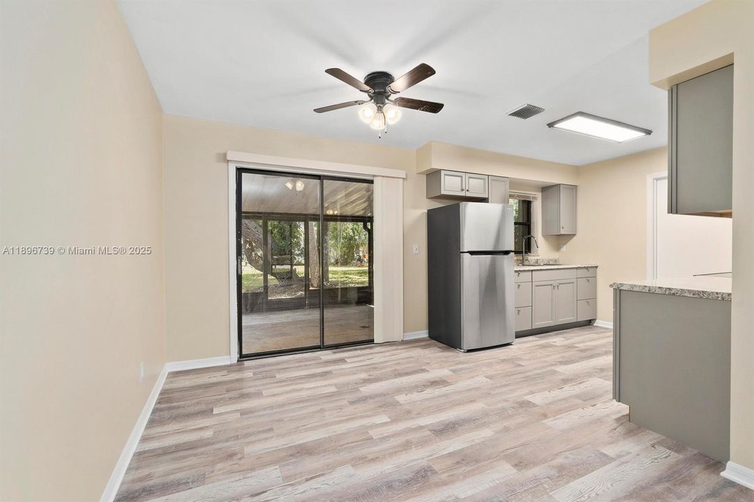 For Sale: $330,000 (2 beds, 1 baths, 864 Square Feet)