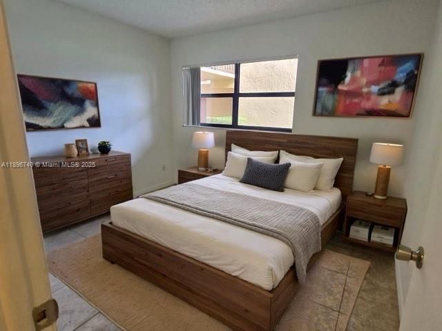 На продажу: $225,000 (2 спален, 2 ванн, 820 Квадратных фут)