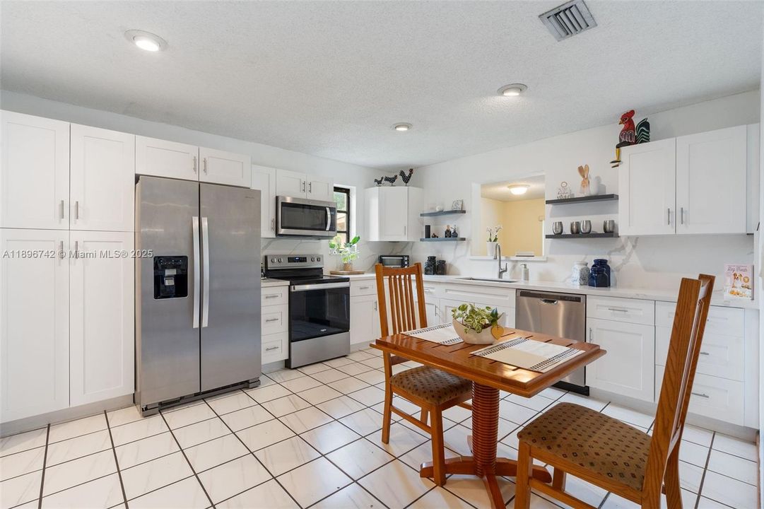 Vendido Recientemente: $939,000 (3 camas, 3 baños, 0 Pies cuadrados)