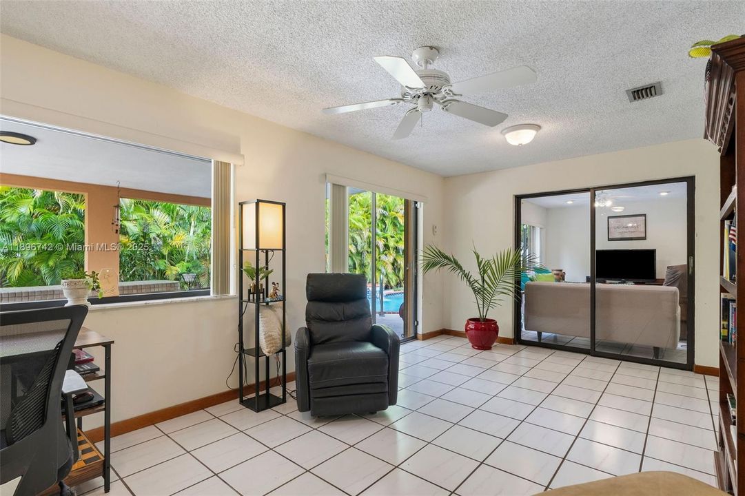 Vendido Recientemente: $939,000 (3 camas, 3 baños, 0 Pies cuadrados)