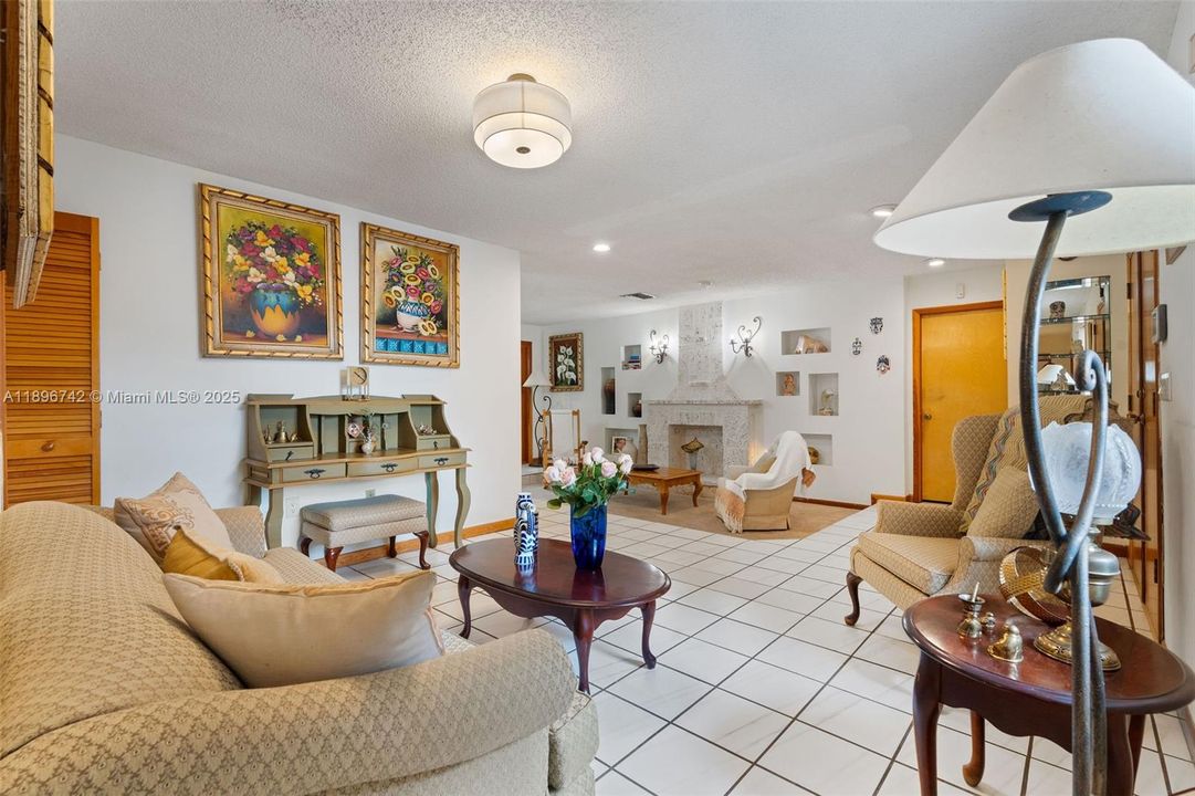 Vendido Recientemente: $939,000 (3 camas, 3 baños, 0 Pies cuadrados)