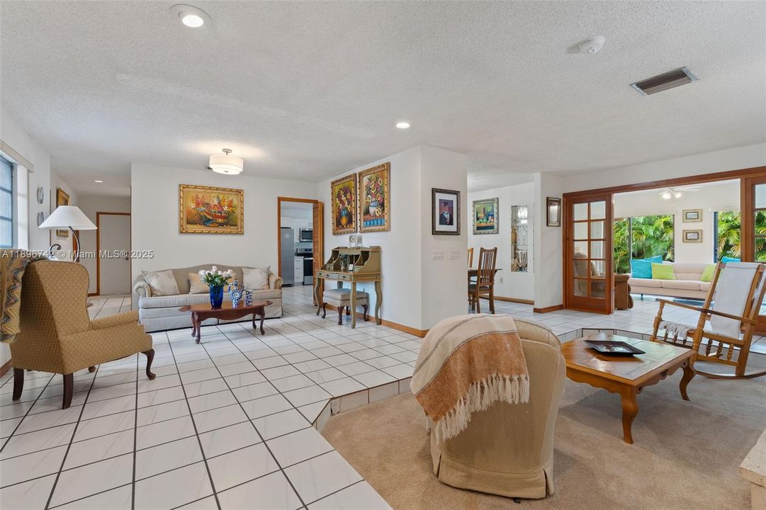 Vendido Recientemente: $939,000 (3 camas, 3 baños, 0 Pies cuadrados)