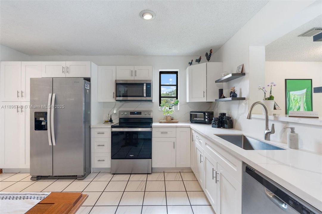 Vendido Recientemente: $939,000 (3 camas, 3 baños, 0 Pies cuadrados)