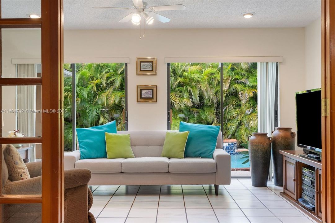 Vendido Recientemente: $939,000 (3 camas, 3 baños, 0 Pies cuadrados)