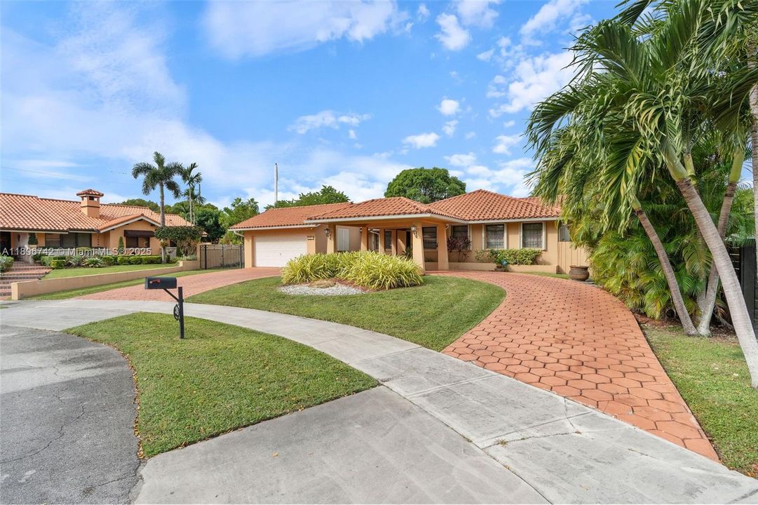 Vendido Recientemente: $939,000 (3 camas, 3 baños, 0 Pies cuadrados)