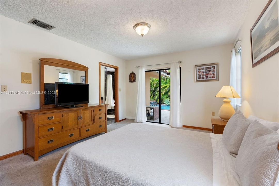 Vendido Recientemente: $939,000 (3 camas, 3 baños, 0 Pies cuadrados)