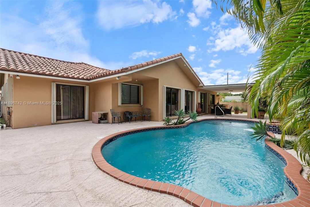 Vendido Recientemente: $939,000 (3 camas, 3 baños, 0 Pies cuadrados)