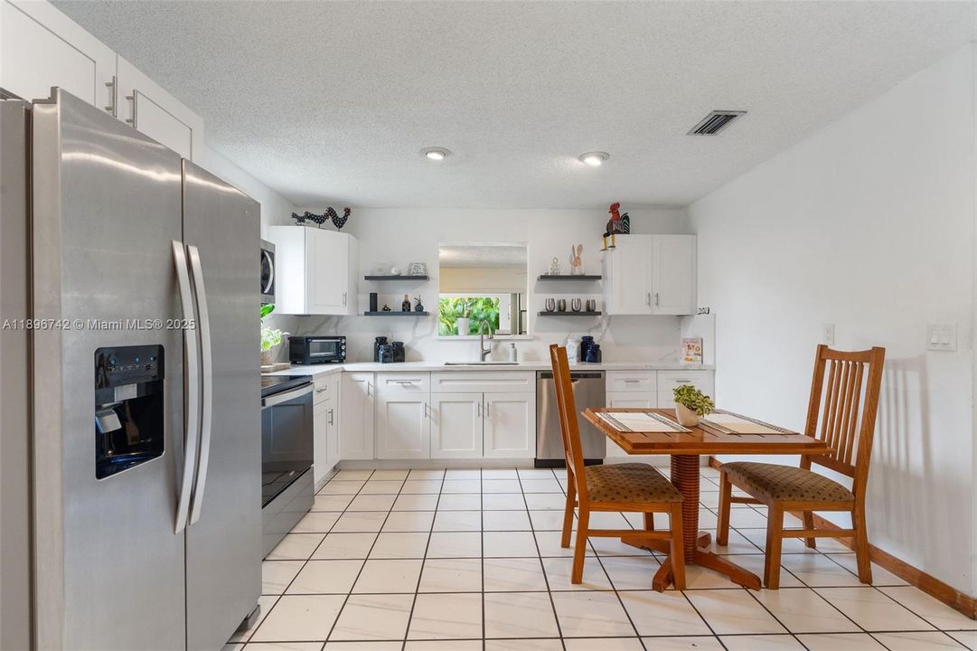 Vendido Recientemente: $939,000 (3 camas, 3 baños, 0 Pies cuadrados)