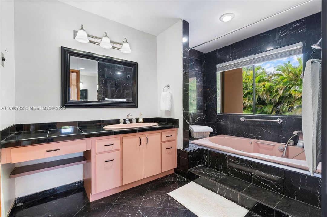 Vendido Recientemente: $939,000 (3 camas, 3 baños, 0 Pies cuadrados)