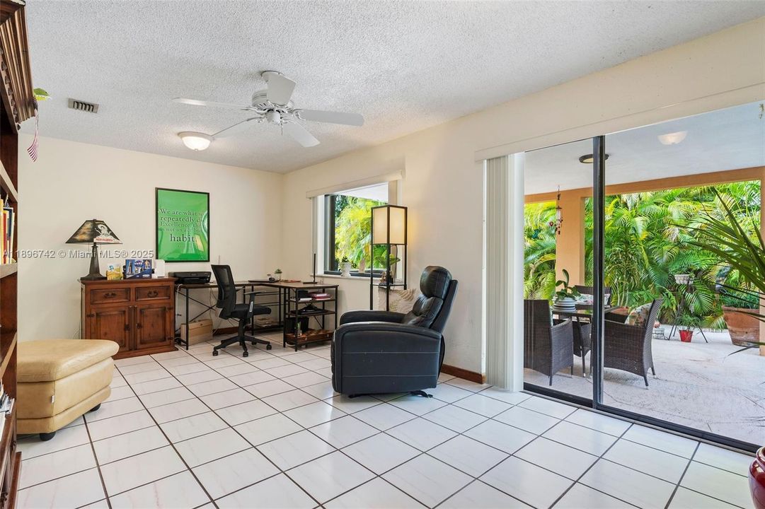 Vendido Recientemente: $939,000 (3 camas, 3 baños, 0 Pies cuadrados)