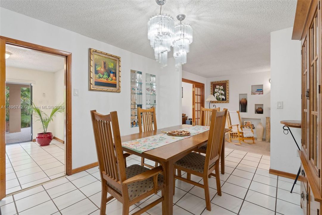 Vendido Recientemente: $939,000 (3 camas, 3 baños, 0 Pies cuadrados)