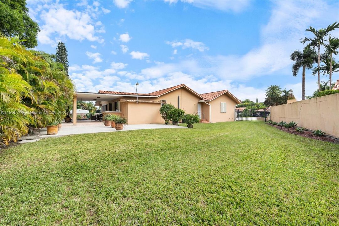 Vendido Recientemente: $939,000 (3 camas, 3 baños, 0 Pies cuadrados)