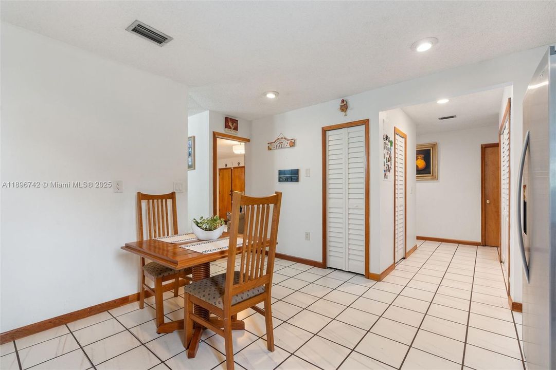 Vendido Recientemente: $939,000 (3 camas, 3 baños, 0 Pies cuadrados)