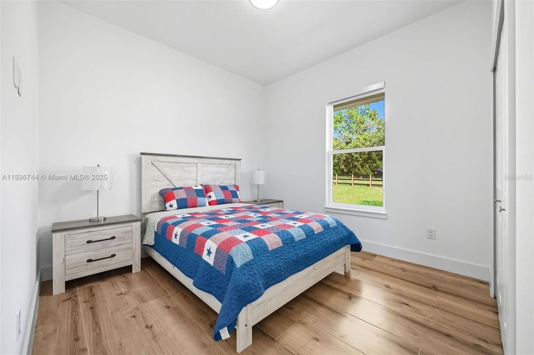 待售: $570,000 (4 贝兹, 2 浴室, 0 平方英尺)